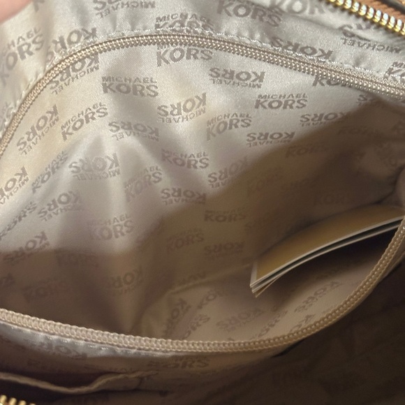 NWOT - Michael Kors Medium Bedford Convertible Satchel. Retail $398.00 - Picture 6 of 7